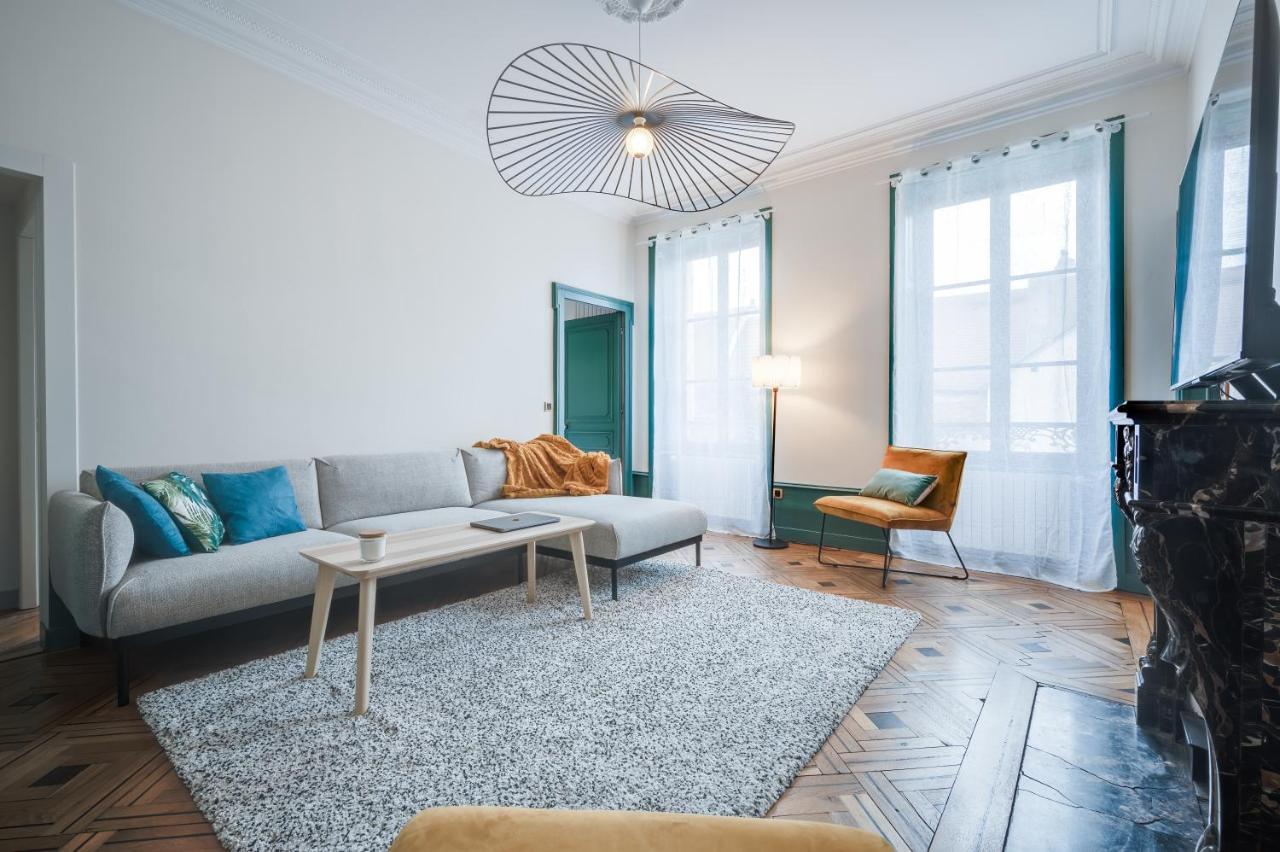 Grand Appartement 8 Personnes Terrasse Privative Hyper Centre Calme Lons-le-Saunier Esterno foto